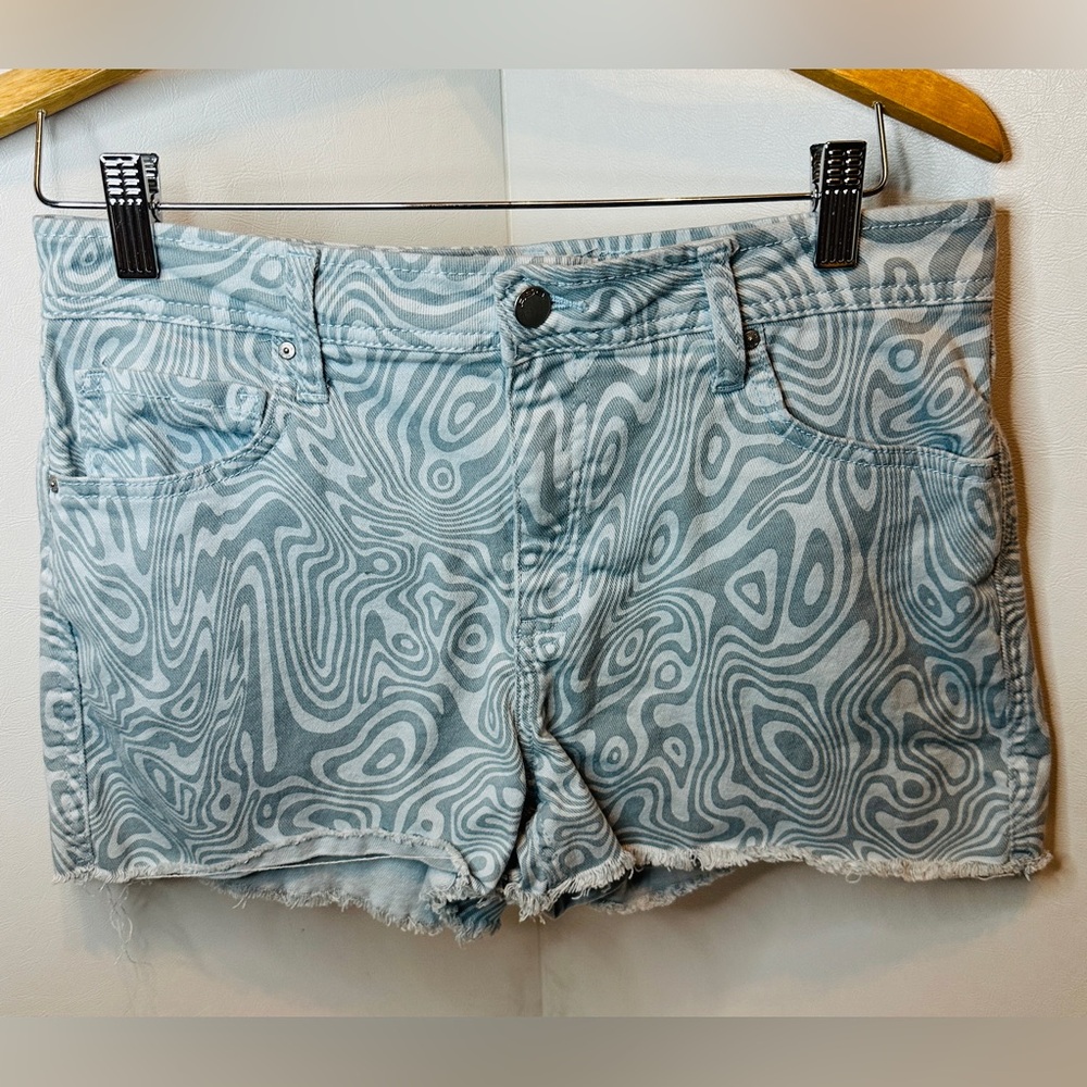 RSQ Women's Shorts Light Blue Dopamine Print With Distressed Raw Hem Size 29
